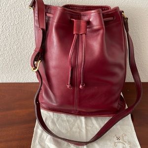 Vintage COACH tote purse in cranberry leather x let cons with adjustable strap